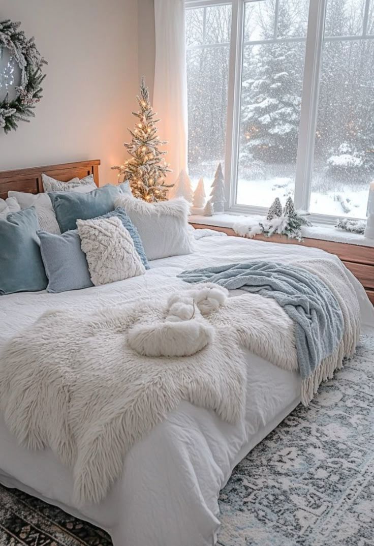 Blankets, Throws & Pillows